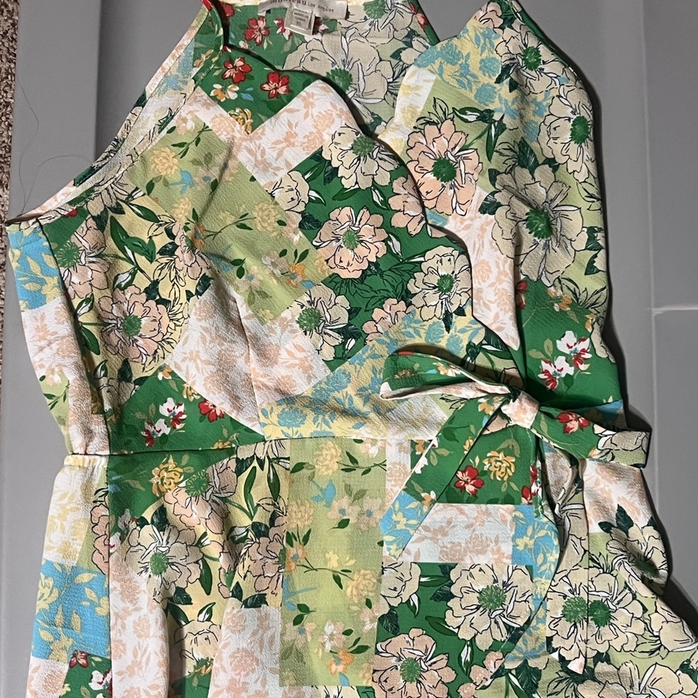 Floral Patchwork Tie-Waist Sleeveless Blouse in Green and Cream